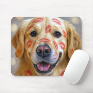 Mousepad Beijos de Batom em um Golden Retriever