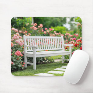 Mousepad Bencho Branco em um Jardim de Rosa de Verão