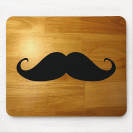 Mousepad Bigode engraçado no fundo de madeira brilhante da