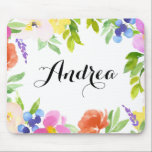 Mousepad Blocos Personalizados de Primavera de Aquarela<br><div class="desc">Um bufo floral branco e elegante,  com flores coloridas e folhagem. Personalize adicionando seu nome. Este bocal floral será um sotaque perfeito para a sua mesa. Itens correspondentes estão disponíveis.</div>