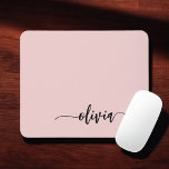 Mousepad Blush Dusty Pink Girly Script Monograma Nome Moder<br><div class="desc">Monograma Cor-De-Rosa Esmagado Adicionar Seu Próprio Nome Mousepad (Pad Do Mouse). Isto faz o doce e perfeito aniversário de 16 anos,  casamento,  chá de panela,  aniversário,  chá de fraldas ou festa de solteira presente para alguém que ama luxo de luxo e estilos quíticos.</div>