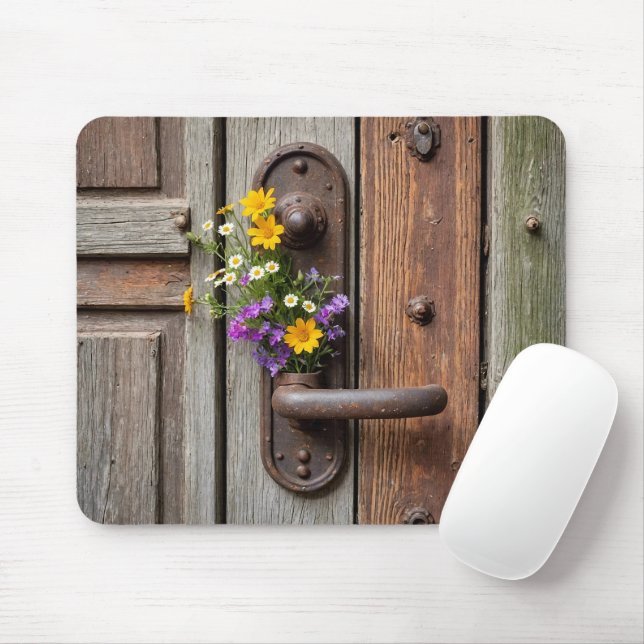 Mousepad Boca De Flor Selvagem Na Porta Rusty (Com mouse)