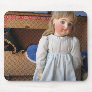 Mousepad Boneca antiga de Belton com enxoval de noiva