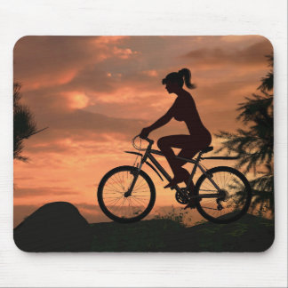 Mousepad Bonito moça andando de bicicleta no pôr do sol