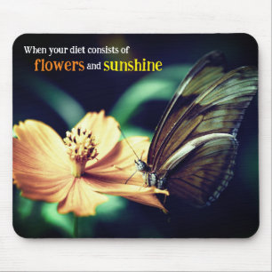 Mousepad Borboleta alimentando flores