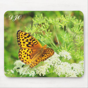 Mousepad Borboleta Laranja e Preta Descansando na Flor Bran