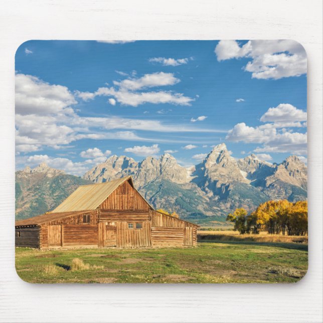 Mousepad Cabana rústica de madeira perto da cordilheira (Frente)