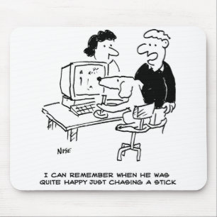 Mousepad Cachorro está tocando em um computador