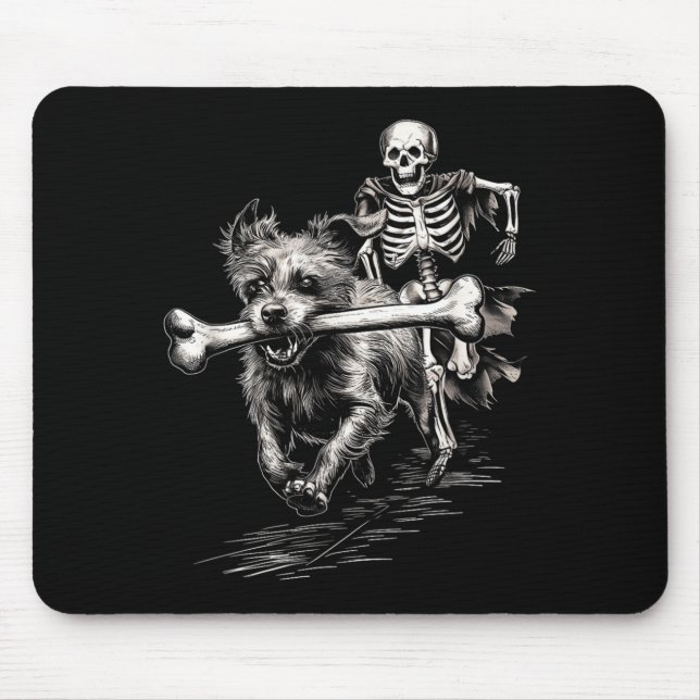 Mousepad Cachorro perseguindo esqueleto Halloween engraçado (Frente)