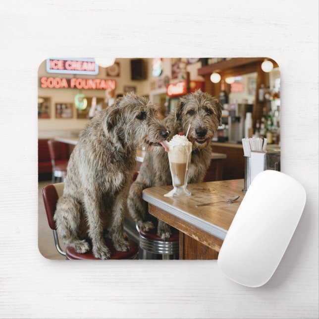 Mousepad Cães Lobos Irlandeses Compartilhando um Milkshake (Com mouse)