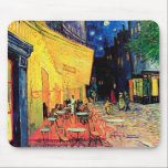 Mousepad Cafe Terrace na Noite, Vincent van Gogh, 1888<br><div class="desc">Vincent Willem van Gogh (30 de março de 1853 - 29 de julho de 1890) foi um pintor holandês impressionista poste que se encontra entre as figuras mais famosas e influentes da história da arte ocidental. Em pouco mais de uma década, criou cerca de 2.100 trabalhos de arte, incluindo cerca...</div>