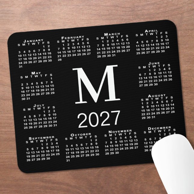 Mousepad Calendário 2027 Monograma Preto Branco (Black White Monogram 2027 Calendar Mouse Pad in situ)