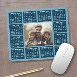 Mousepad Calendário com Foto no Centro<br><div class="desc">Colagem de fotos com um calendário e sala 2024 para adicionar texto. Uma forma excelente de mostrar a sua foto favorita ao longo do ano. Um item divertido para o Ano Novo a ser usado no escritório ou em casa. Para alterar as cores no plano de fundo e no calendário,...</div>