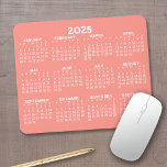 Mousepad Calendário de Exibição de Ano de cheio - horizonta<br><div class="desc">Coral e Branco - Um calendário mínimo básico de 12 meses com um fundo de cor sólida. Uma busca padrão para seu escritório doméstico ou vestiário escolar. As fontes são simples de ler e as cores podem ser alteradas. — Se você abrir a área personalizada, ela levará a você para...</div>