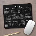 Mousepad Calendário de Exibição de Ano de cheio - horizonta<br><div class="desc">Preto e branco - Um calendário mínimo básico de 12 meses de 2024 com fundo de cor sólida. Uma busca padrão para seu escritório doméstico ou vestiário escolar. As fontes são simples de ler e as cores podem ser alteradas. — Se você abrir a área personalizada, ela levará a você...</div>