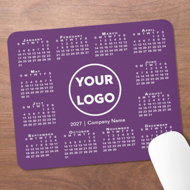 Mousepad Calendário Empresarial Simples 2027 Logo em Roxo (Simple 2027 Calendar Business Logo on Purple Mouse Pad in situ)