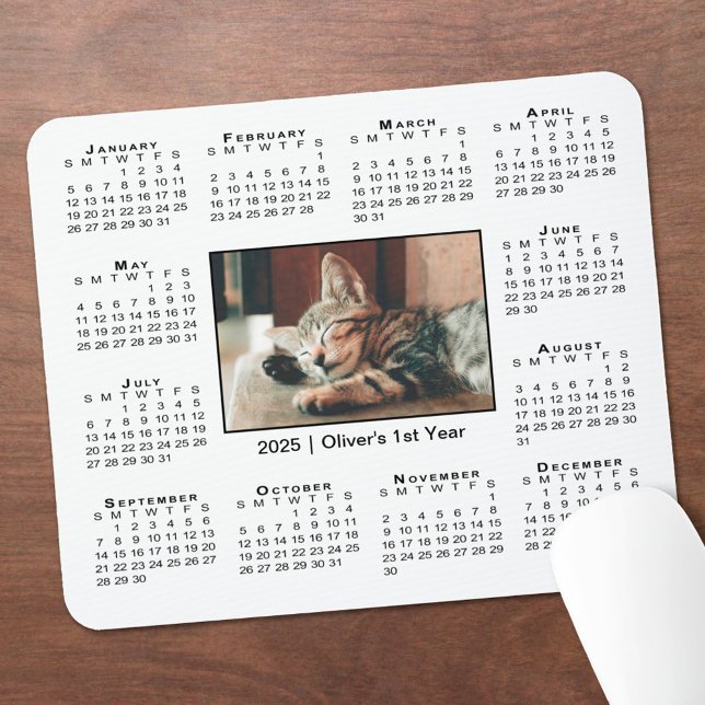Mousepad Calendário moderno 2025 Seu nome de foto em branco (Modern 2025 Calendar Your Photo Name on White Mouse Pad in situ)