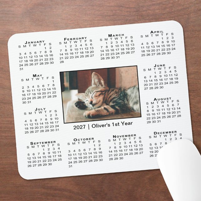 Mousepad Calendário Moderno 2027 Sua Foto Nome em Branco (Modern 2027 Calendar Your Photo Name on White Mouse Pad in situ)