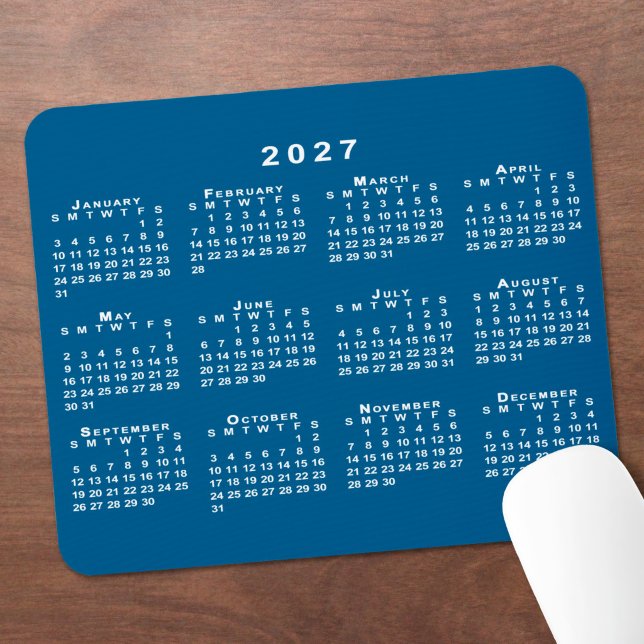 Mousepad Calendário Simples Azul e Branco 2027 (Simple Blue and White 2027 Calendar Mouse Pad in situ)