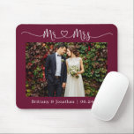 Mousepad Calliografia Heart Sr. Wedding Burgundy<br><div class="desc">Manuscrito Simples e Moderno de Caligrafia,  Sr. e Sra. Coração,  Noiva de Casamento e Foto do Mouse - Borgonha</div>