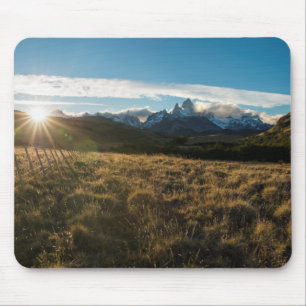 Mousepad Caminhante que olha montanhas de Fitz Roy,
