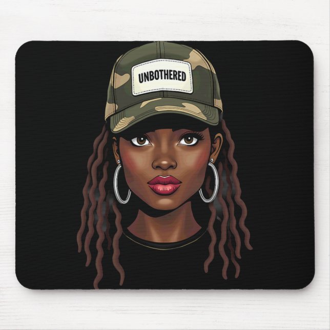 Mousepad Camo Juneteenth Despreocupada Garota Preta com Tra (Frente)