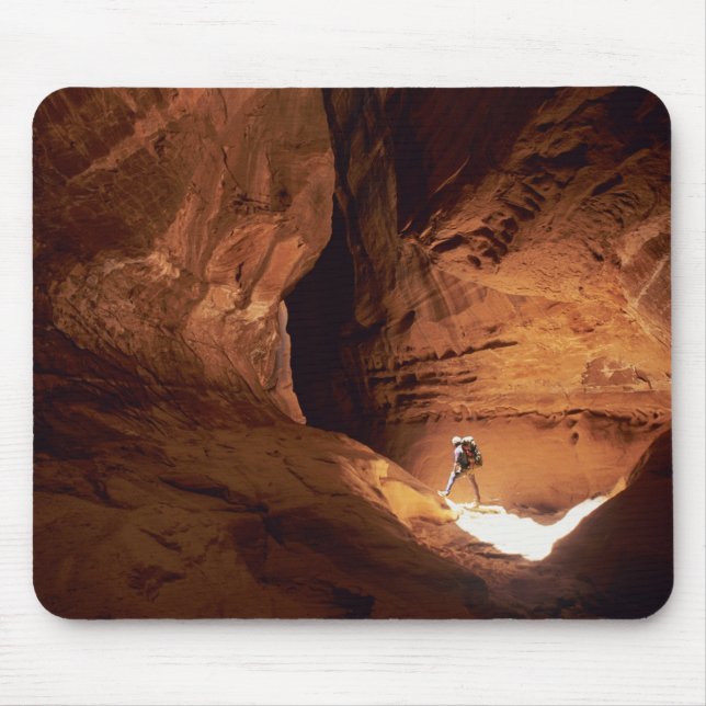 Mousepad Canyoneer iluminado nas profundezas de um desfilad (Frente)