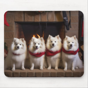 Mousepad Cão Esquimó Americano junto à Lareira Natal