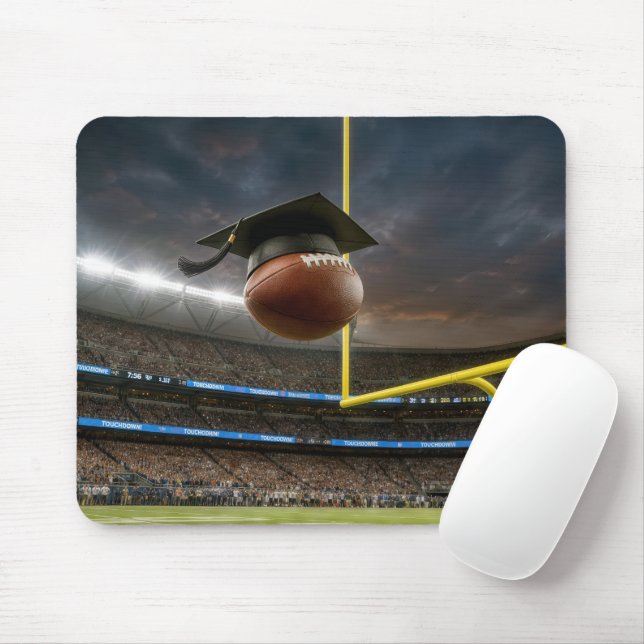 Mousepad Capa de Formatura em uma Bola de Futebol em um Est (Com mouse)