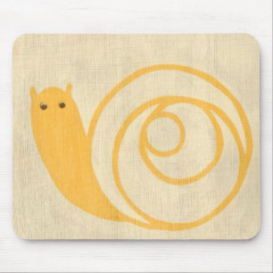 Mousepad Caracol Amarelo no Fundo do Cream