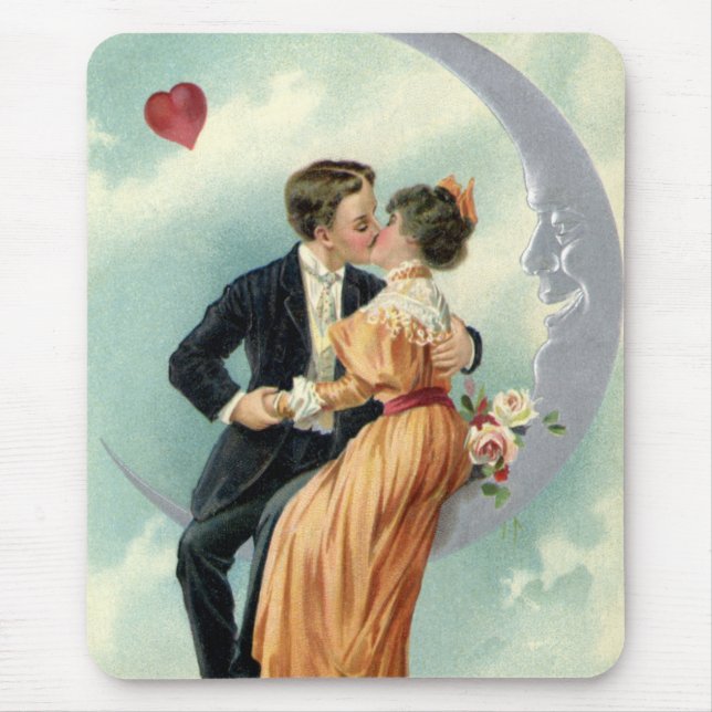 Mousepad Casal Vitoriano Antigo se Beija em uma Lua Crescen (Frente)