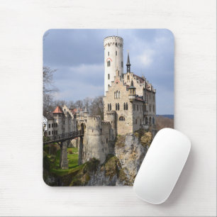 Mousepad Castelo Tradicional em Cliff no Dia da Nuvem
