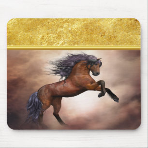 Mousepad Cavalo castanho da frísia criando nuvens negras