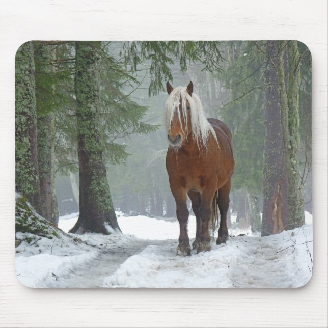 Mousepad Cavalo de Palomino em Neve Inverna com Pinheiros (Frente)
