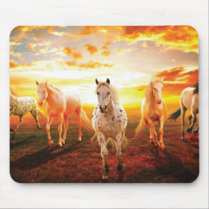 Mousepad Cavalos no travesseiro decorativo do pôr do sol