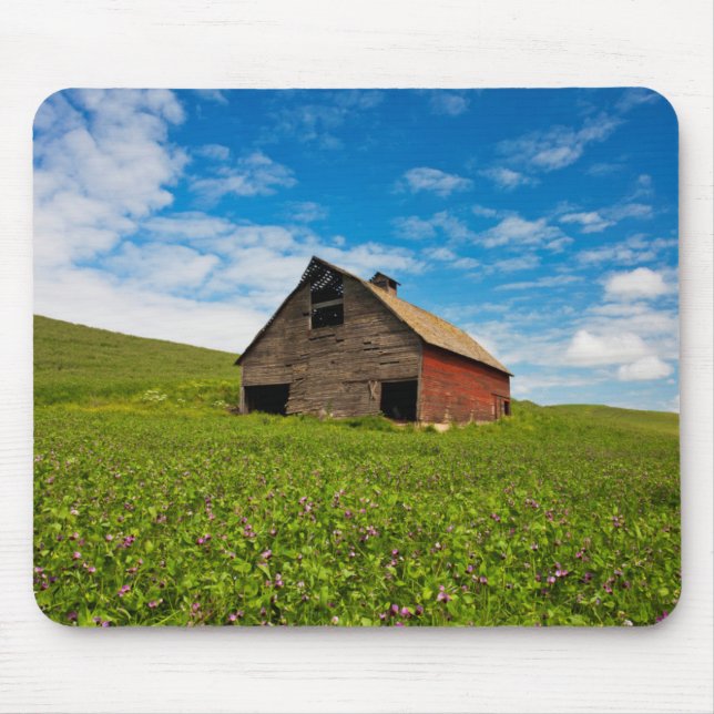 Mousepad Celeiro antigo e vermelho em campo de grão-de-bico (Frente)