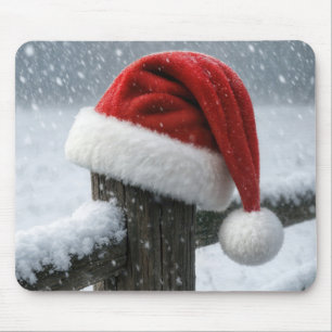 Mousepad Chapéu de Papai Noel em uma Estaca de Cerca Nevada