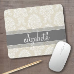 Mousepad Cinza e Cor damasco de Ivory Vintage com Nome<br><div class="desc">Um padrão elegante com uma fonte elegante projetada para uma mulher feminina. Adicione seu nome ou monograma. Se precisar fazer ajustes no trabalho de arte,  clique no botão personalizar para fazer alterações.</div>