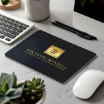 Mousepad Cinza Negra Chic Leather Luxury Nome do Logotipo D<br><div class="desc">Melhore seu espaço de trabalho com esta camada superior de impressão de couro preto-e-cinza, projetada para combinar estilo e funcionalidade. Com um logotipo ouro luxuoso e a opção de adicionar duas linhas de texto personalizado, este mouse pad é perfeito para personalizar com seu nome, negócios, firmeza ou qualquer outro detalhe...</div>