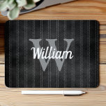 Mousepad Cinza Negra Pinstripe Retro Monograma<br><div class="desc">Este design apresenta um padrão de pinstripe vintage em preto com faixas lavadas de cinza pálidas. Personalize-o com o seu monograma inicial na cinza e o seu nome no guião retrorreflector branco.</div>