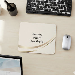 Mousepad Citação Minimalista em Bege e Dourado