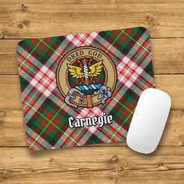 Mousepad Clan Carnegie Crest sobre o Vestido Tartan