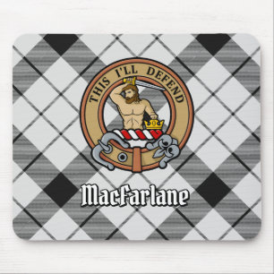 Mousepad Clan MacFarlane Crest sobre Tartan Preto e Branco