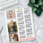 Mousepad Colagem de Fotos Dourada da Família Rosa-Rosa-Blus<br><div class="desc">Comemore 2024 com este elegante calendário de colagens fotográficas. Com datas fáceis de ler em negrito, este calendário lindamente simples tem as palavras "2024" e "AMOR" em brilho dourado falso com um bar rosa escamoteado ao longo da base para seu nome de família personalizado ou outro texto. Na vertical, ao...</div>