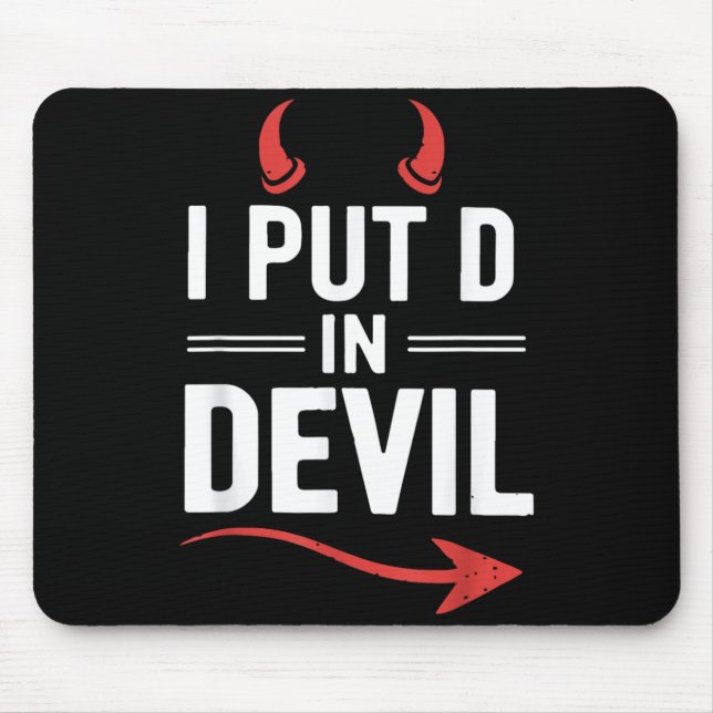 Mousepad Coloque D em Diabo Casal Combinando Roupa de Hallo (Frente)