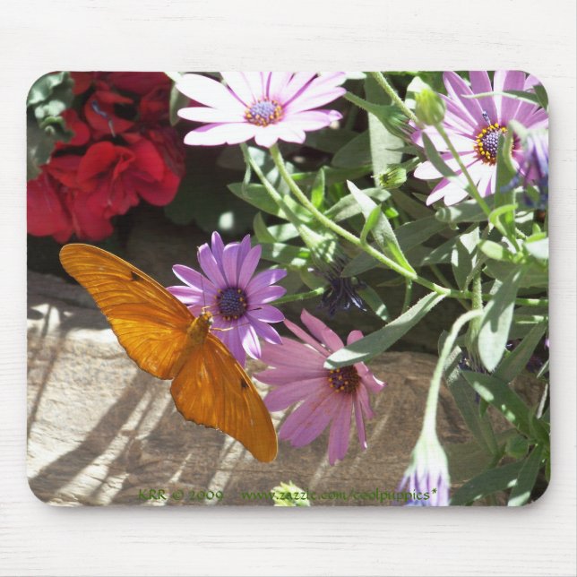mousepad com borboleta e as flores alaranjadas (Frente)