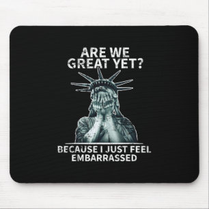 Mousepad Cômico Anti Trump Já somos ótimos ainda Estátua da
