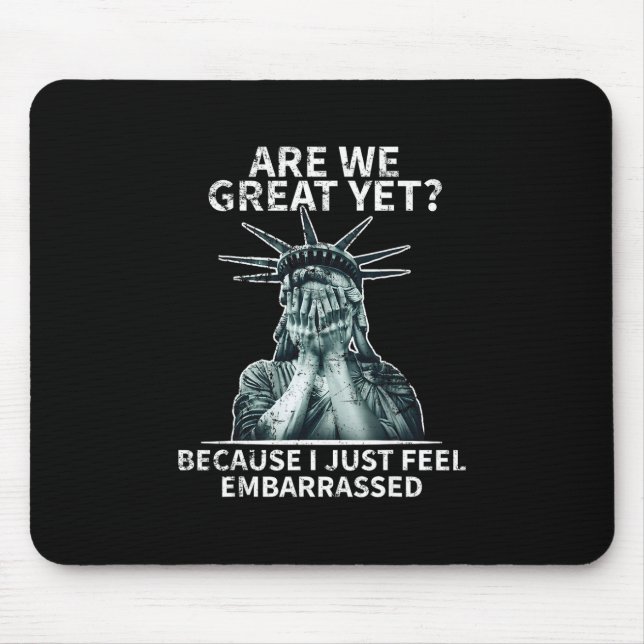 Mousepad Cômico Anti Trump Já somos ótimos ainda Estátua da (Frente)