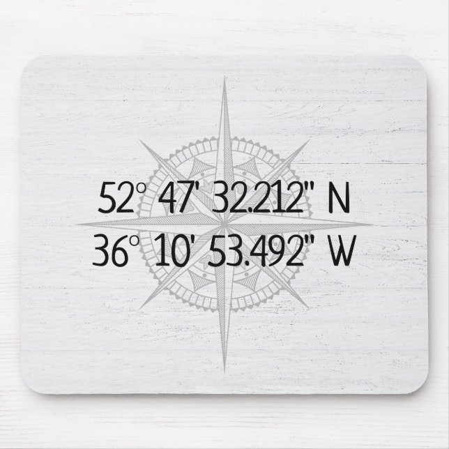 Mousepad Compass Coordenadas Domésticas GPS Sobre Madeira (Frente)