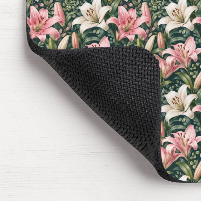Mousepad Composição Elegante de Lírio e Folhagem (Canto)